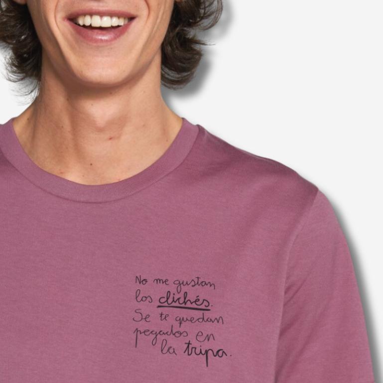 Imagen principal del producto Camiseta "No me gustan los clichés, se te quedan p...