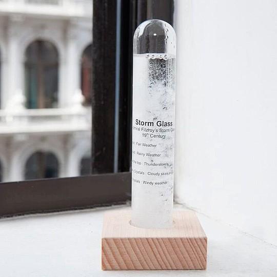 Imagen descriptiva del producto "El predictor del tiempo de cristal en forma de tubo, Storm Glass"